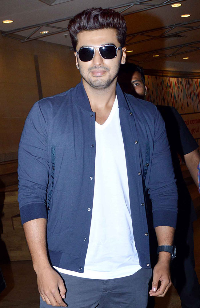 '2 स्‍टेट्स' के नए कवर लॉन्‍च पर अर्जुन-आलिया और चेतन भगत