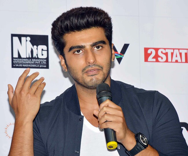 '2 स्‍टेट्स' के नए कवर लॉन्‍च पर अर्जुन-आलिया और चेतन भगत