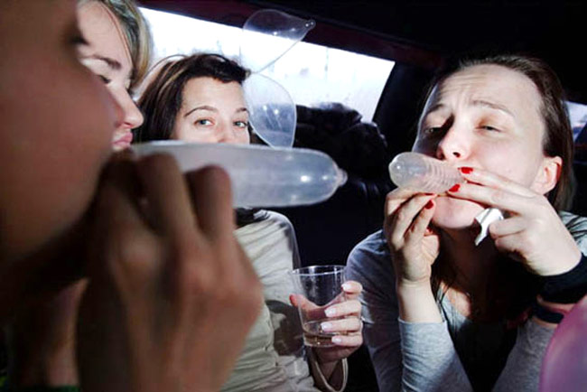 पर्दे के अंदर कुछ ऐसी होती है अमेरिकी लड़कियों की बैचलरेट पार्टी