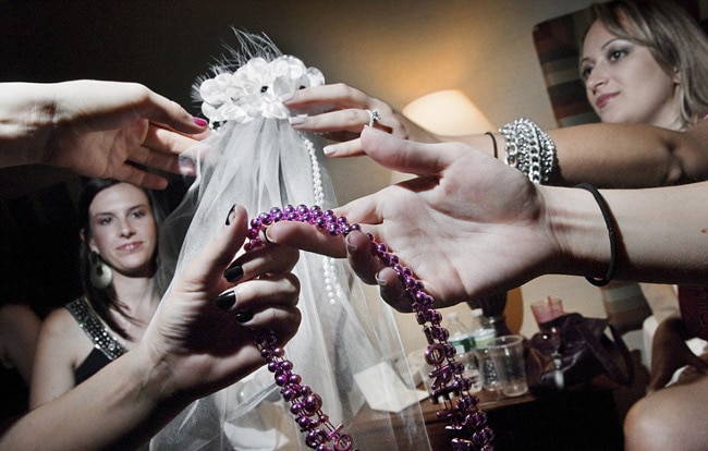 पर्दे के अंदर कुछ ऐसी होती है अमेरिकी लड़कियों की बैचलरेट पार्टी