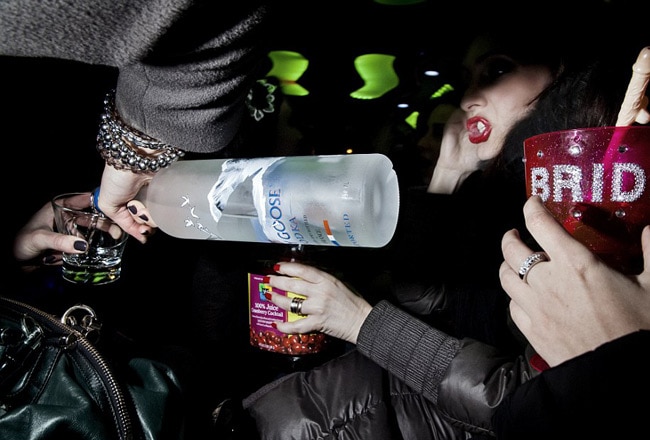 पर्दे के अंदर कुछ ऐसी होती है अमेरिकी लड़कियों की बैचलरेट पार्टी