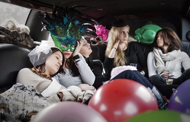 पर्दे के अंदर कुछ ऐसी होती है अमेरिकी लड़कियों की बैचलरेट पार्टी