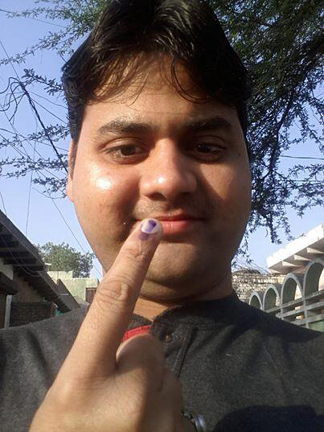 छठा चरण: लोकसभा चुनाव में आपका वोट, आपकी तस्‍वीर...