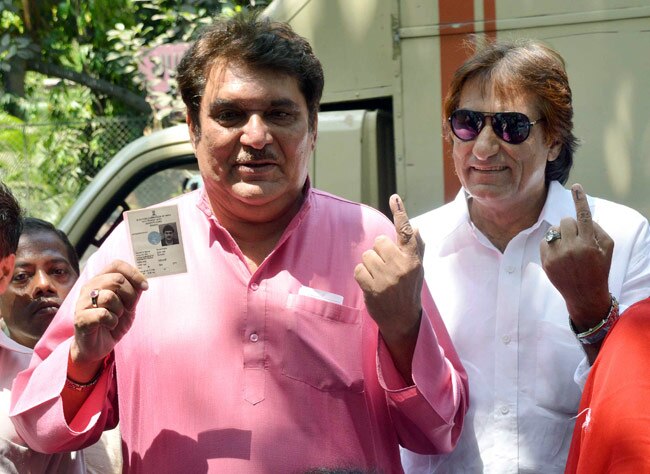 सेलेब्रिटीज ने भी डाला वोट, पोस्ट की तस्वीर