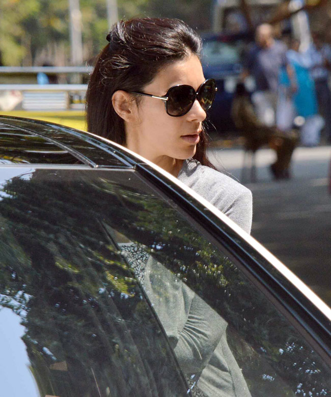 सेलेब्रिटीज ने भी डाला वोट, पोस्ट की तस्वीर