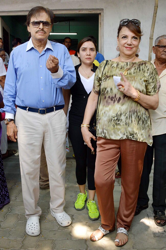 सेलेब्रिटीज ने भी डाला वोट, पोस्ट की तस्वीर