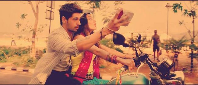 इन 4 KISS की हो रही है जमकर चर्चा...