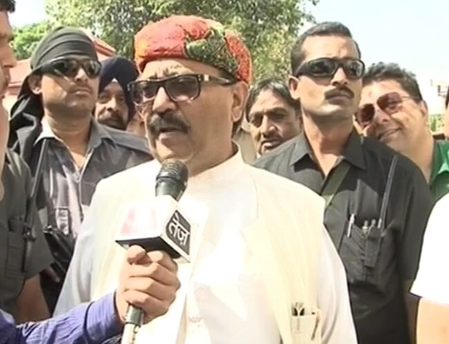 जब वोट देने पहुंचे राजनीति के दिग्गज