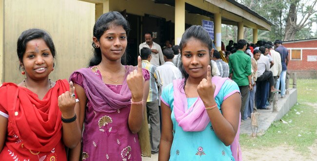 तस्वीरों में देखिए असम और त्रिपुरा का मतदान