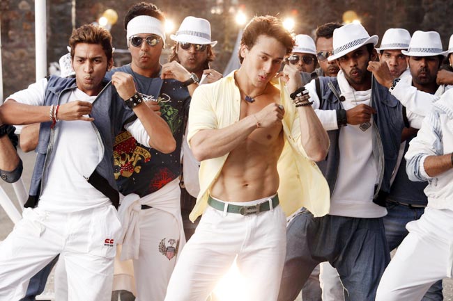 हीरोपंती में टाइगर श्रॉफ और कृति शैनन का धमाकेदार डांस और रोमांस