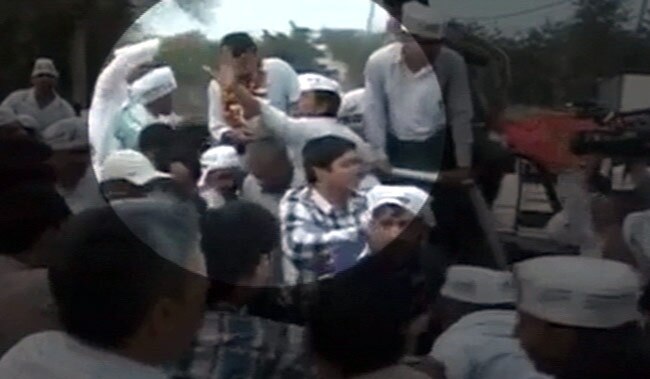 अरविंद केजरीवाल पर हुए 'हमले' और हथियार