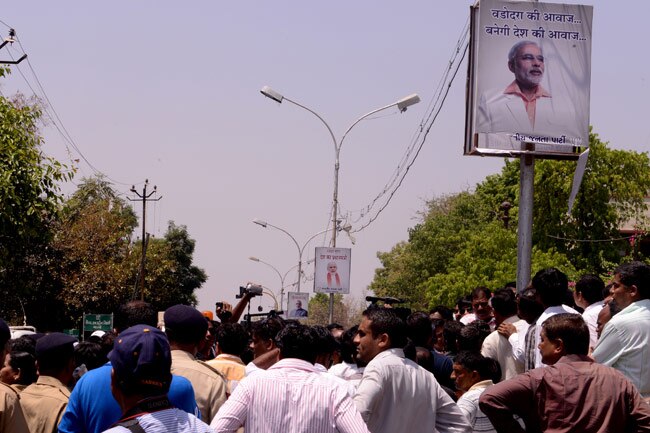 नरेंद्र मोदी के खिलाफ मधुसूदन मिस्‍त्री का पोस्‍टर वार