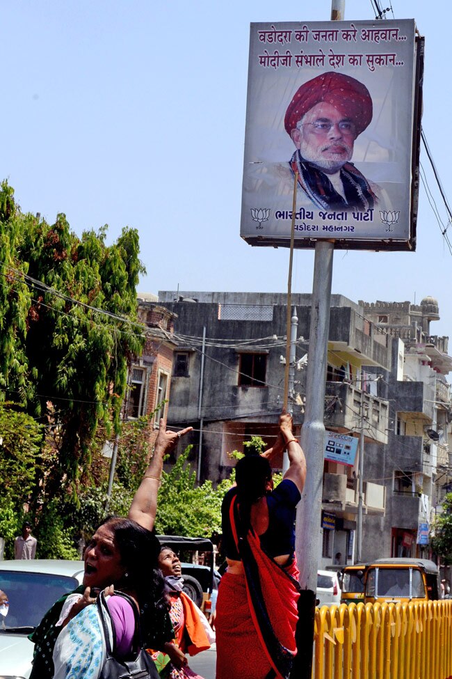 नरेंद्र मोदी के खिलाफ मधुसूदन मिस्‍त्री का पोस्‍टर वार