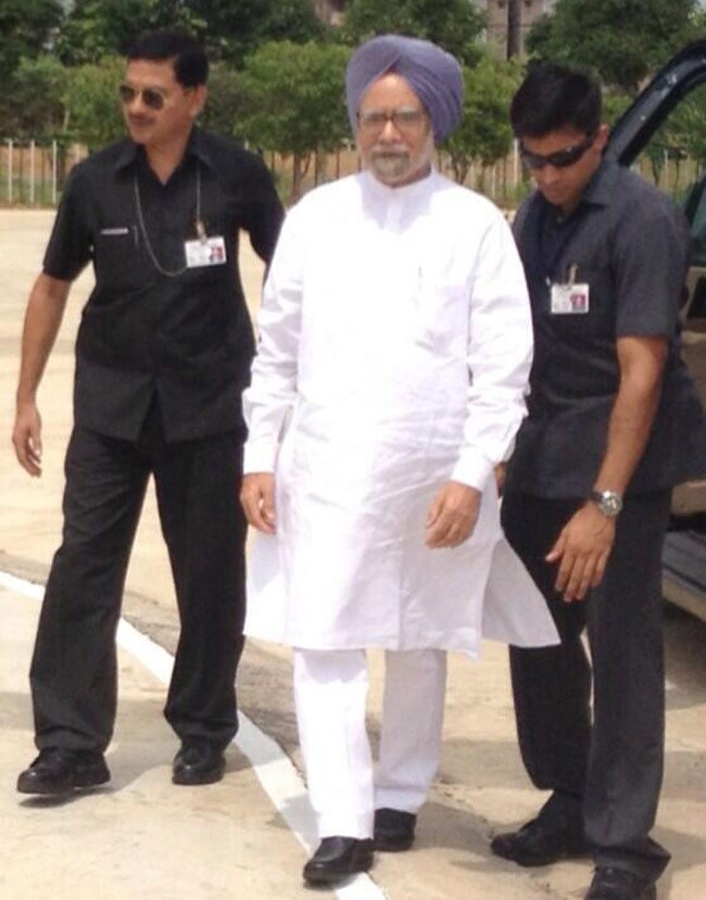 सेलेब्रिटीज ने भी डाला वोट, पोस्ट की तस्वीर