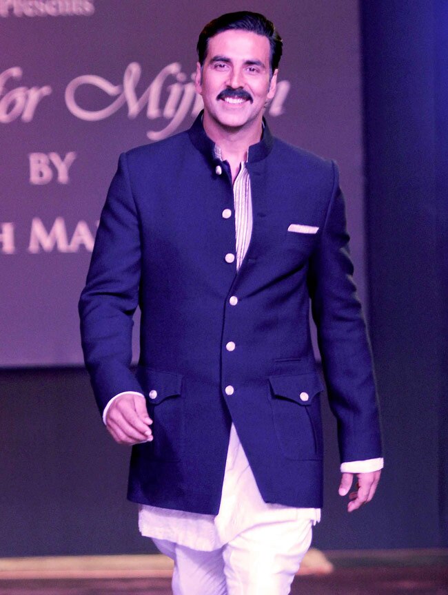 जब बिग-बी, अक्‍की और रणबीर उतरे रैंप पर