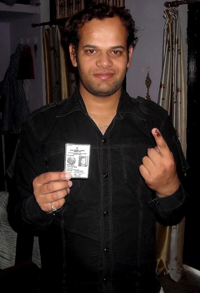 छठा चरण: लोकसभा चुनाव में आपका वोट, आपकी तस्‍वीर...