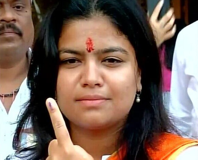 सेलेब्रिटीज ने भी डाला वोट, पोस्ट की तस्वीर