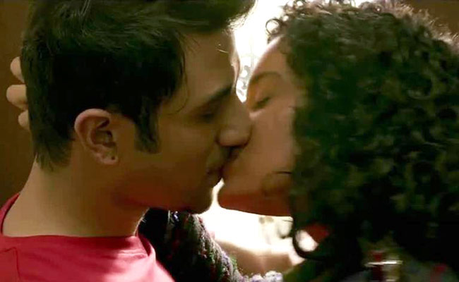 इन 4 KISS की हो रही है जमकर चर्चा...