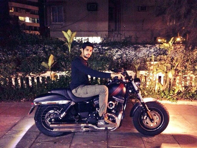 बांद्रा बाइकर्स: बॉलीवुड हंक और उनका बाइक प्रेम