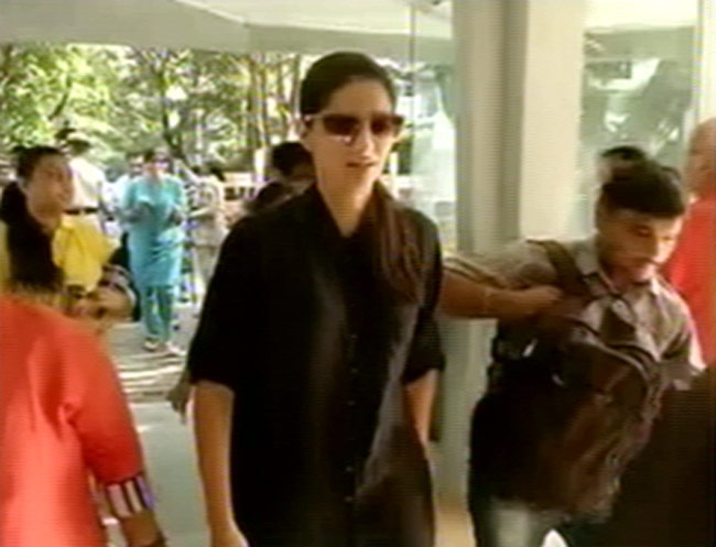 सेलेब्रिटीज ने भी डाला वोट, पोस्ट की तस्वीर