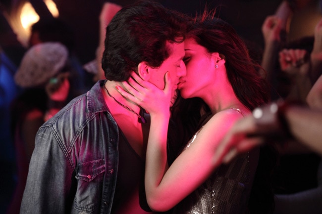 टाइगर श्रॉफ और कृति शैनन का 'लिप लॉक'