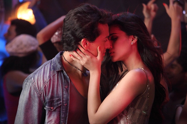 टाइगर श्रॉफ और कृति शैनन का 'लिप लॉक'