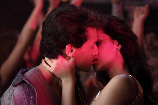 टाइगर श्रॉफ और कृति शैनन का 'लिप लॉक'