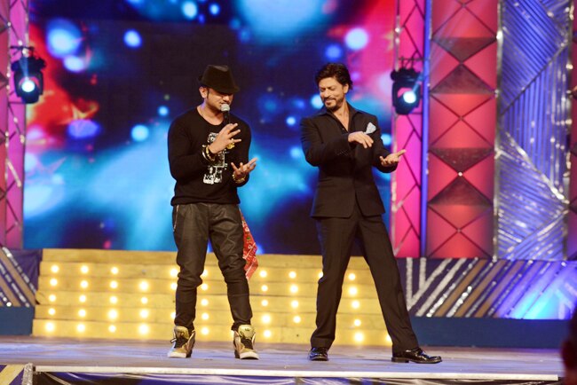 'उमंग 2014' में बॉलीवुड ने मुंबई पुलिस को किया सलाम