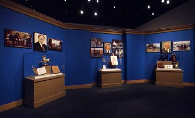 जॉर्ज डब्ल्यू बुश ने बनाई मनमोहन सिंह समेत 24 बड़े नेताओं की पेंटिंग