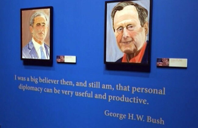 जॉर्ज डब्ल्यू बुश ने बनाई मनमोहन सिंह समेत 24 बड़े नेताओं की पेंटिंग