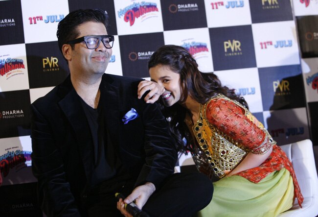 ...जब  वरुण धवन की हरकत से शर्मसार हुई आलिया भट्ट