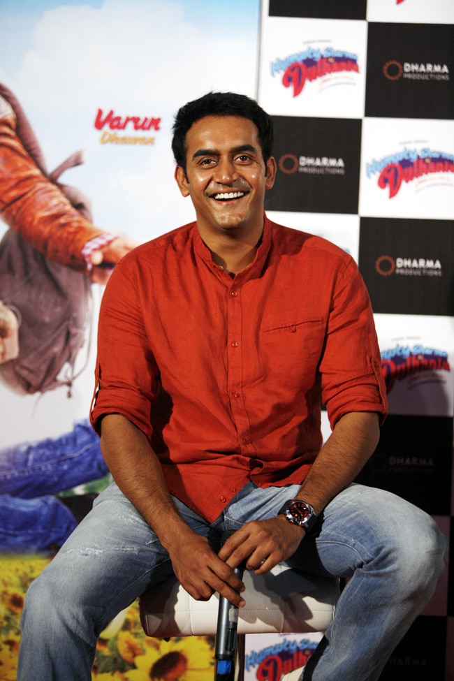 ...जब  वरुण धवन की हरकत से शर्मसार हुई आलिया भट्ट