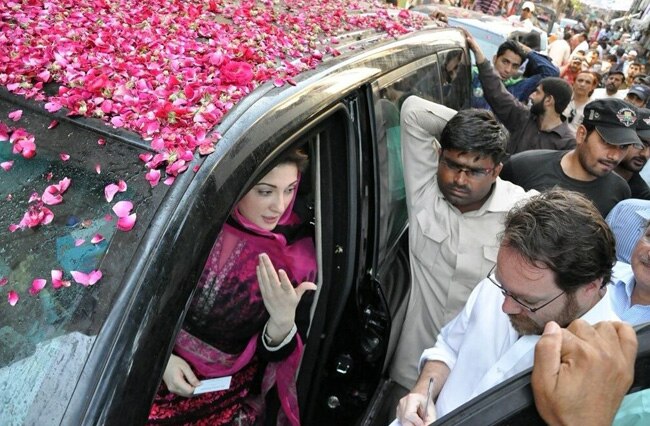 मिलिए पाकिस्‍तान की सबसे ताकतवर महिला से