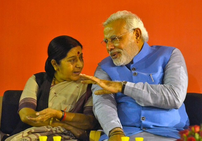 कड़वाहट भुलाकर पार्टी के इन दिग्गजों ने मोदी को लगाया गले...