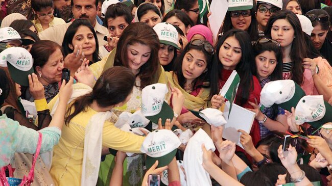 मिलिए पाकिस्‍तान की सबसे ताकतवर महिला से