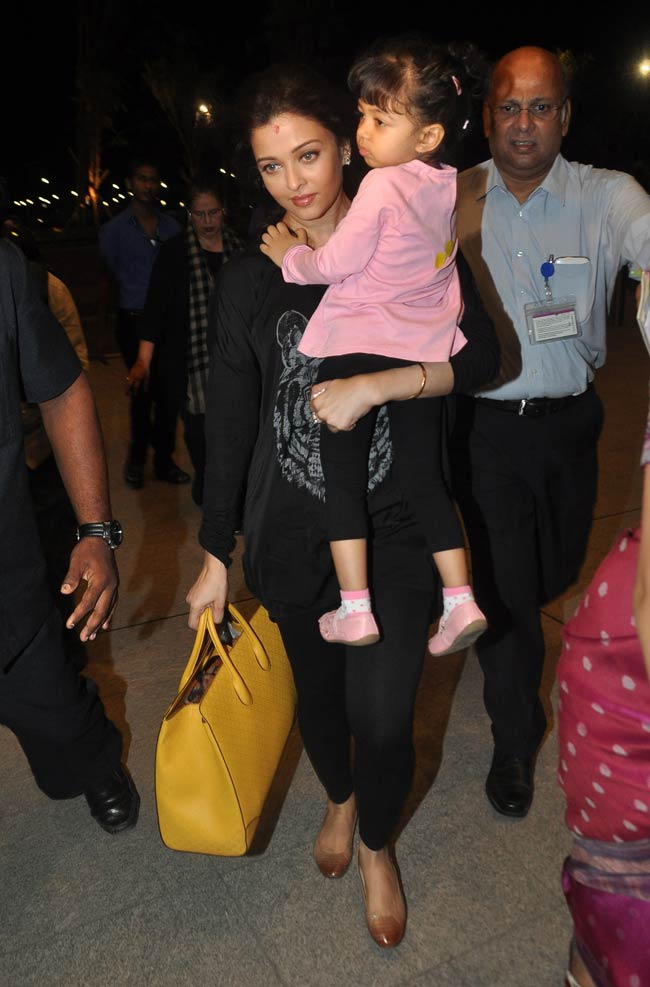 बेटी आराध्या संग 'कान' चलीं ऐश्‍वर्या राय बच्‍चन