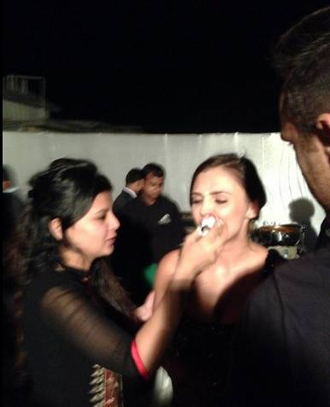 धोनी की डिनर पार्टी में टीम CSK संग खूब जमा रंग