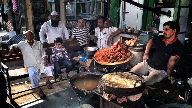 इलेक्शन एक्सप्रेस: जब कैमरे में कैद हुआ चुनाव का हर रंग