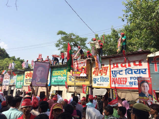 इलेक्शन एक्सप्रेस: जब कैमरे में कैद हुआ चुनाव का हर रंग