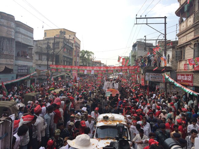 इलेक्शन एक्सप्रेस: जब कैमरे में कैद हुआ चुनाव का हर रंग