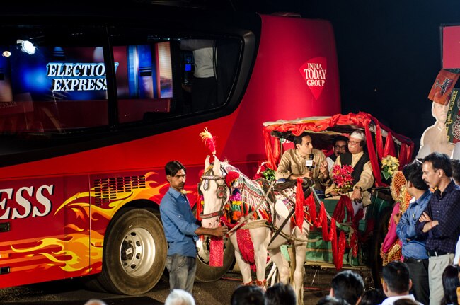 इलेक्शन एक्सप्रेस: जब कैमरे में कैद हुआ चुनाव का हर रंग