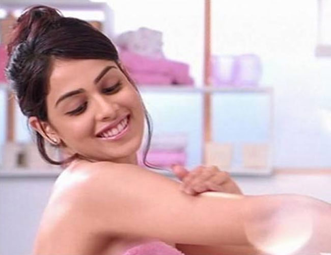 बाथरूम में बॉलीवुड हसीनाओं की सेक्सी अदाएं