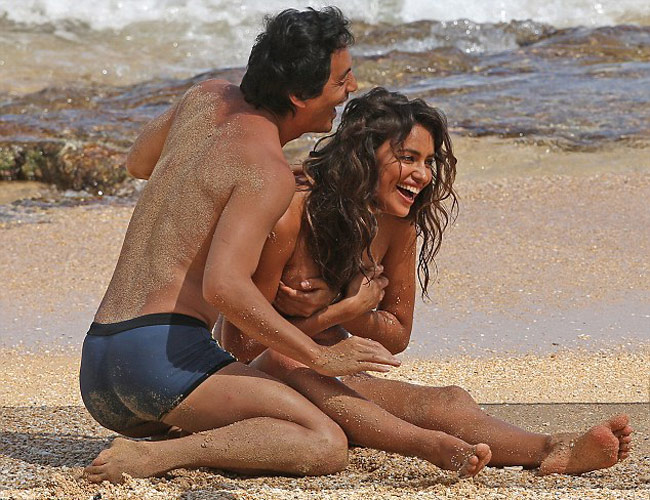 जब रेत पर टॉपलेस हुईं मॉडल इरिना श्याक