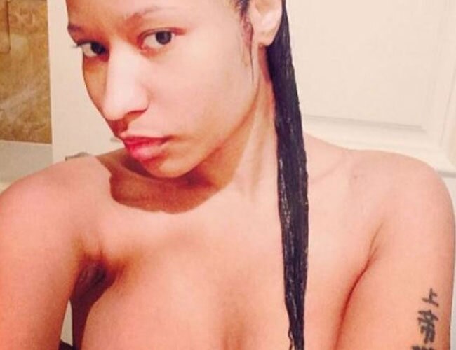 हॉलीवुड-बॉलीवुड सेलिब्रिटीज की भड़काऊ Selfie....