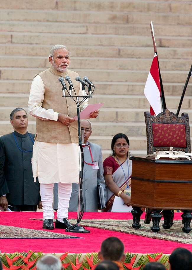 PM मोदी का शपथग्रहण समारोहः कैमरे में कैद हुए ये ऐतिहासिक पल...