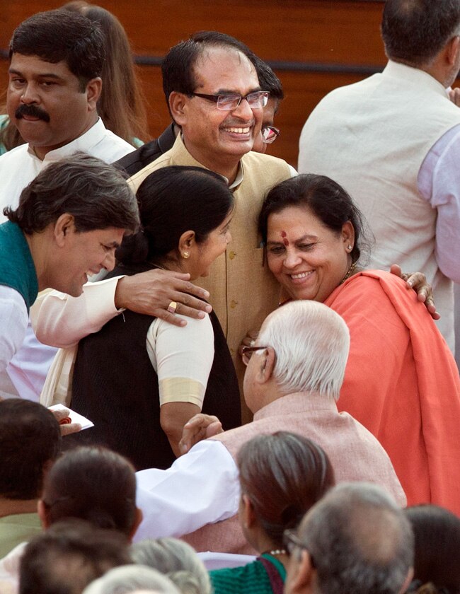 PM मोदी का शपथग्रहण समारोहः कैमरे में कैद हुए ये ऐतिहासिक पल...