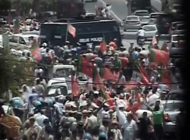 भारत के भावी प्रधानमंत्री नरेंद्र मोदी का नई दिल्‍ली में भव्‍य स्‍वागत