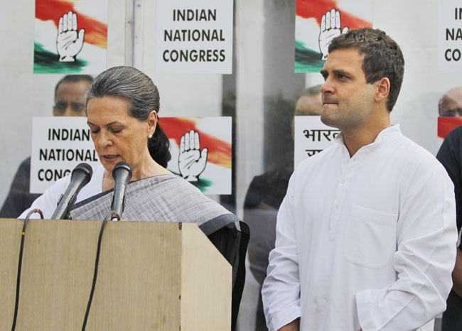 राहुल गांधी! तुम इतना जो मुस्कुरा रहे हो, क्या गम है जिसको छिपा रहे हो...