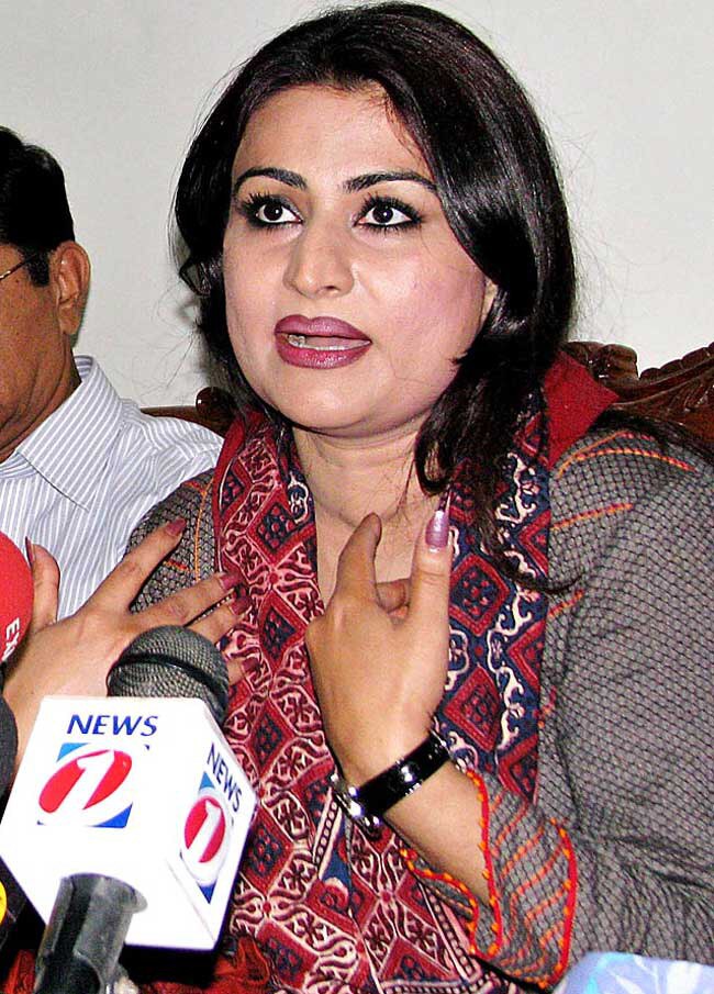 पाकिस्तान की सियासत में 'ग्लैमरस' महिलाएं...