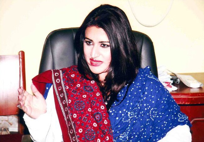 पाकिस्तान की सियासत में 'ग्लैमरस' महिलाएं...